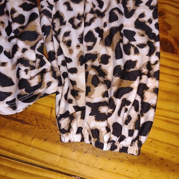 ⭐️Meraki blouse ⭐️3 items for $10.00 bundle items to get the deal!⭐️ - Picture 6 of 10